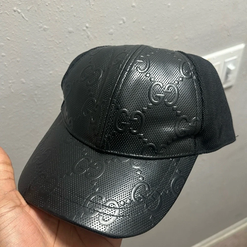 Gucci Black Embossed Cap - Picture 4 of 4